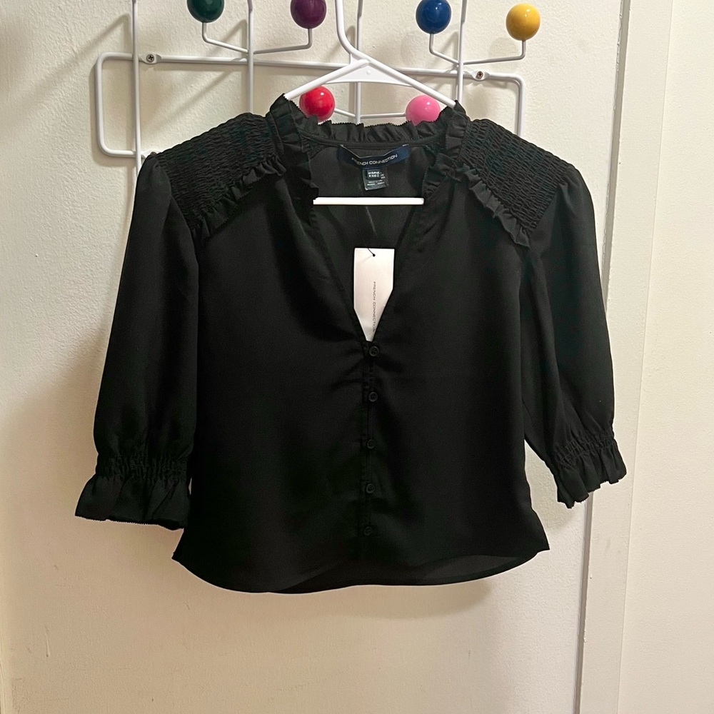 BNWT 🥀 French Connection Half-Sleeve Crepe Light Cropped Top - Picture 3 of 5